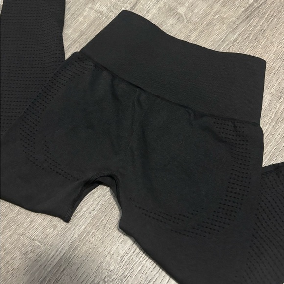 Gymshark Black High-Waisted Leggings - Picture 5 of 5